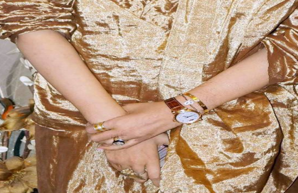 सोनम ने गले की जगह हाथ में पहना मंगलसूत्र, लोगों ने किए ऐसे कमेंट