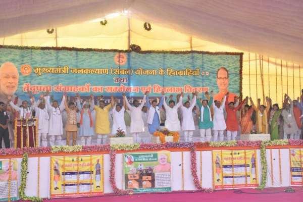 किसान विरोधी कहने वाली कांग्रेस मुझसे आँख मिलाकर बात करें: शिवराज