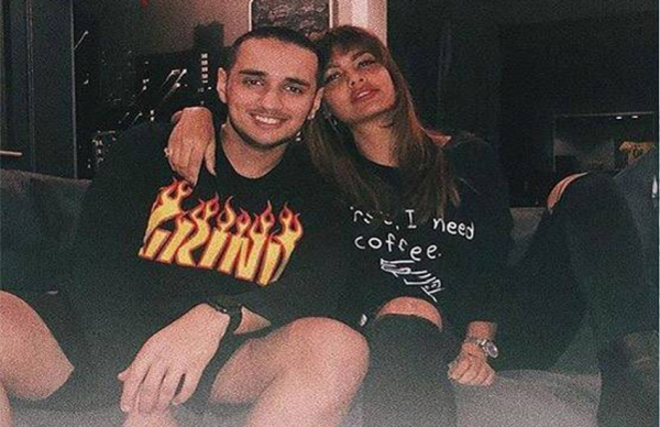 32 साल की बॉलीवुड अभिनेत्री ने 18 साल के लड़के को बनाया ब्वॉयफ्रेंड, सरेआम कर रही ऐसी हरकतें