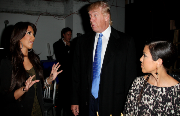 राष्ट्रपति ट्रंप से मिली किम कार्दशियन, तस्वीर देख लोगों ने ऐसे उड़ाया मजाक