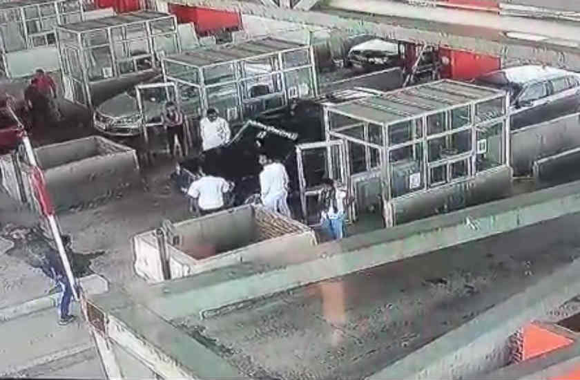 इनर रिंग रोड टोल टैक्स पर मारपीट, सीसीटीवी फुटेज आई सामने