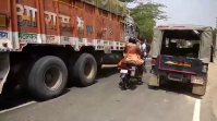 Police recovery with overloaded vehicles video viral