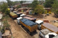 Video- बिना व्यवस्था किए ही शहर के भीतर दौड़ा दी गई भारी वाहन, यातायात व्यवस्था चरमराई