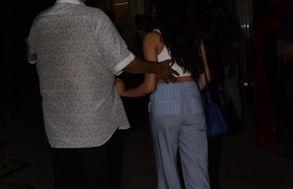 जाह्नवी कपूर ने पहनी ऐसी ड्रेस, कैमरों से काटी कन्नी