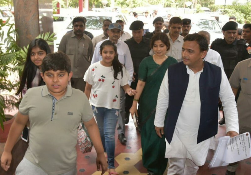 Akhilesh Yadav vacates sarkari bungalow