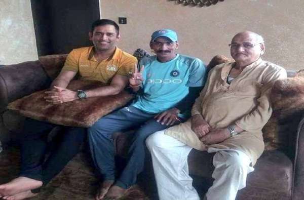 M S dhoni invited Sudhir gautam for lunch to his farm house