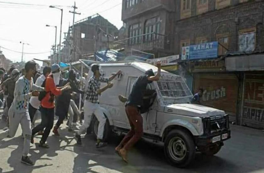 Jammu Kashmir attack on CRPF vehicle cost life of 1 after car ran over