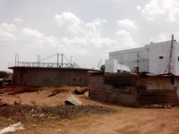 The work of laying pipeline stuck in the drain construction, the water