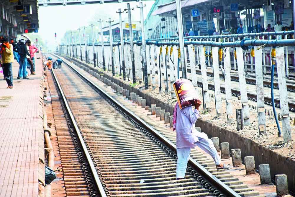Rules dismantled in satna railway station