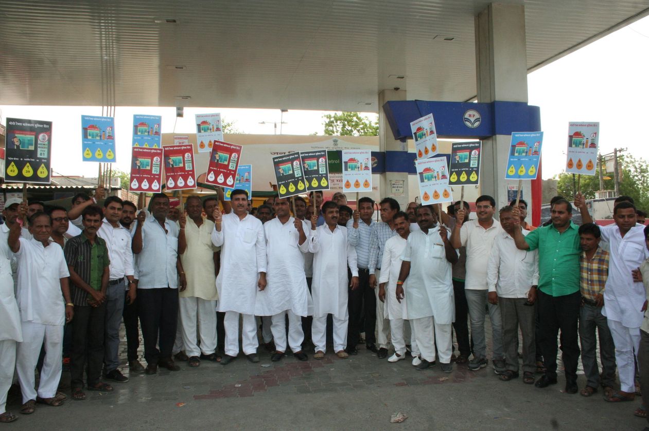 पेट्रोल पम्पों का नाम विक्रय नहीं वसूली केन्द्र होना चाहिए, किसने कहा पढि़ए पूरा समाचार