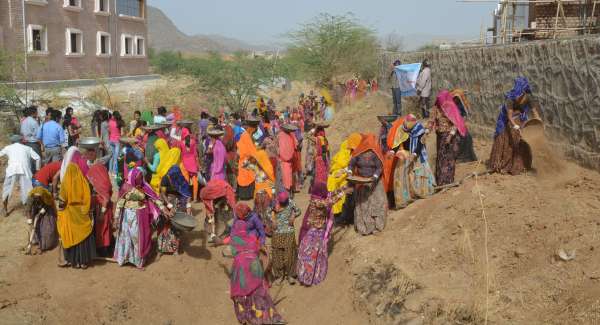 people participate in amratam jalam campaign