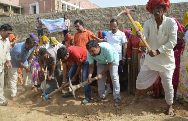 people participate in amratam jalam campaign