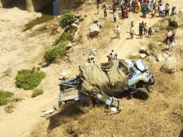 pics: trola and car accident, CRPF soldiers udaipur