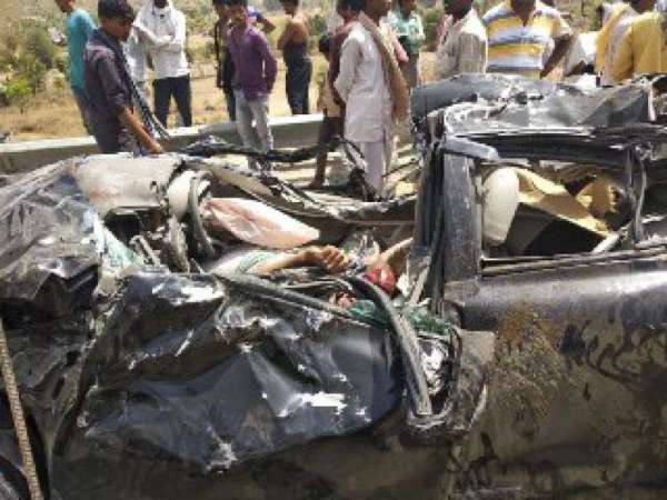 pics: trola and car accident, CRPF soldiers udaipur