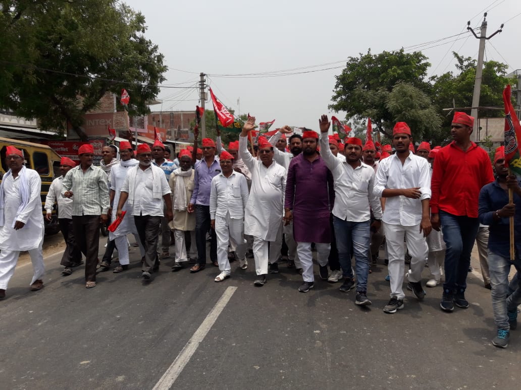 Samajwadi party workers protest