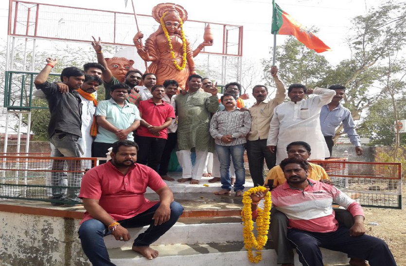 clean tha Statues of great man, great man, rajgrah news, rajgarh patrika, patrika news, patrika bhopal, bhopal mp, bjp workers, cm shivraj,