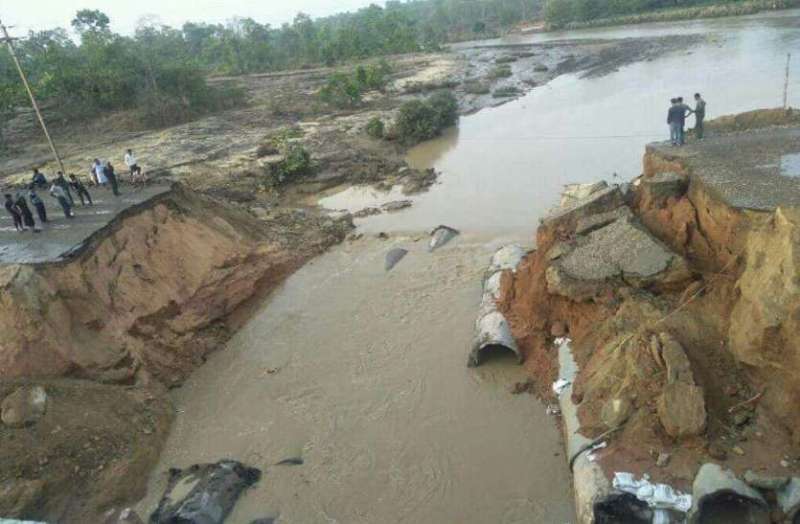 Weather : बारिश से बहा पुल, अम्बिकापुर-बिलासपुर मार्ग अनिश्चतकाल के लिए बंद