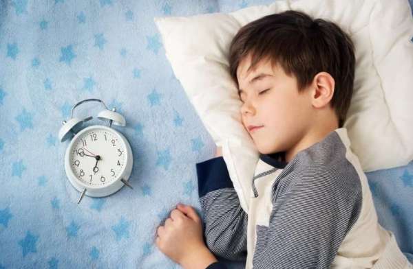 बच्चों का स्लीपिंग रूटीन करें फिक्स