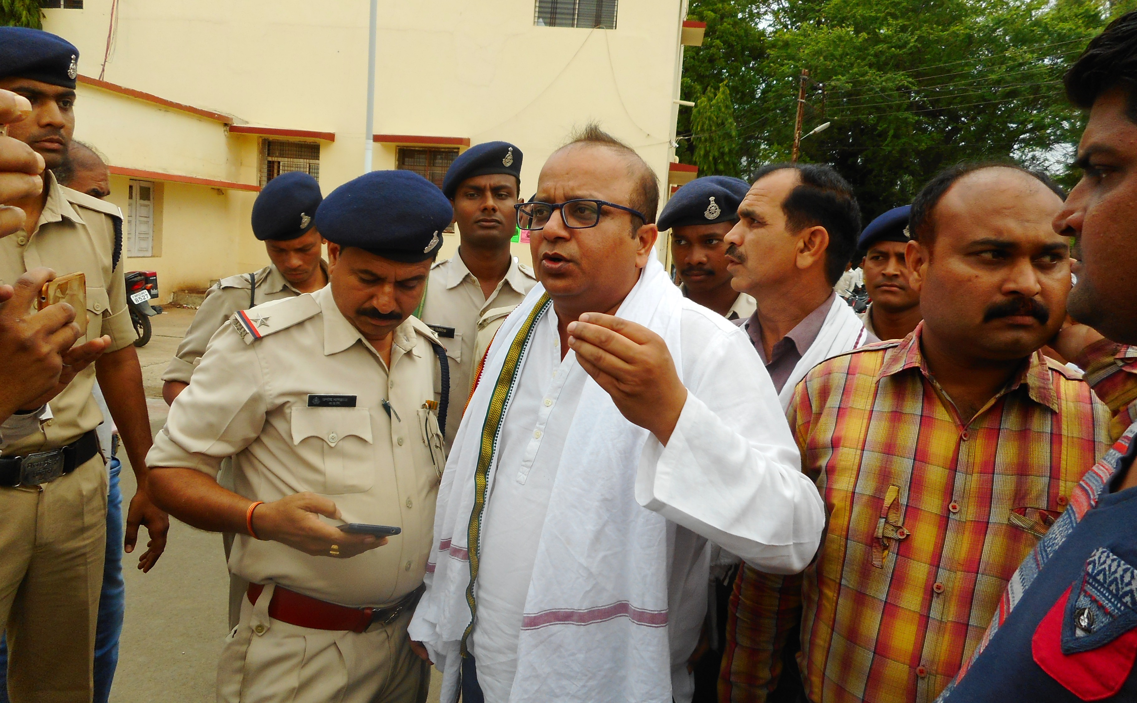 congress-secretary-reached-the-collectorate