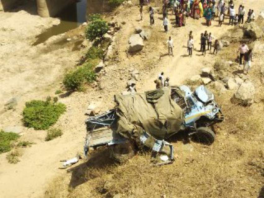 truck trola car accident in udaipur