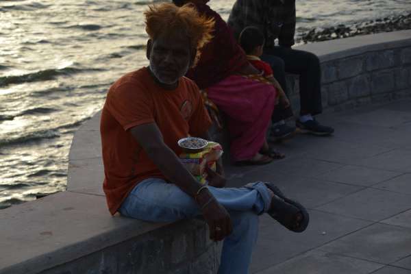 they are selling fish food near anasagar lake