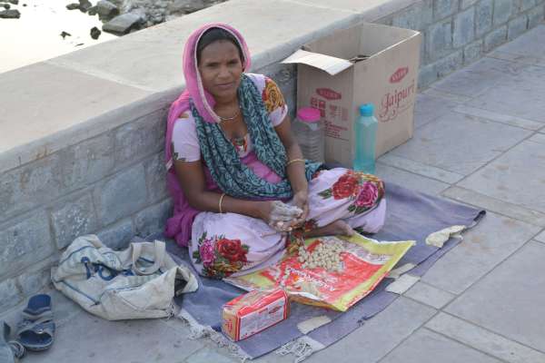 they are selling fish food near anasagar lake