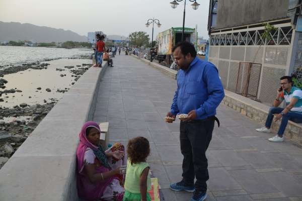 they are selling fish food near anasagar lake