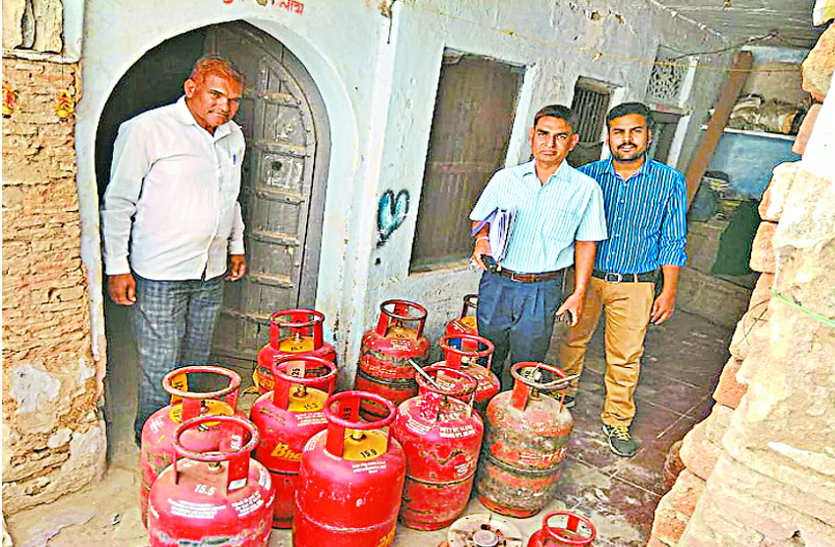 Illegal gas refill busted in bhilwara