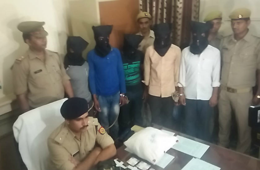 जीआरपी के लिए मुसीबत बना था ये गैंग, पांच लोग दबोचे
