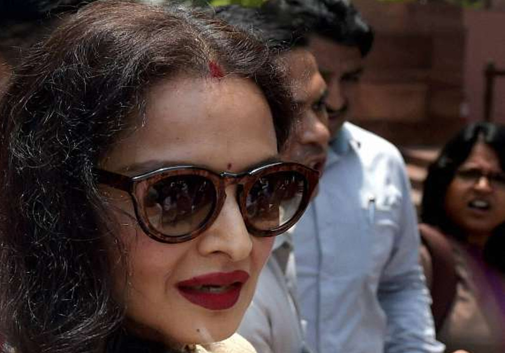 Actress Rekha helps for Mammography machine in JK Cancer Institute