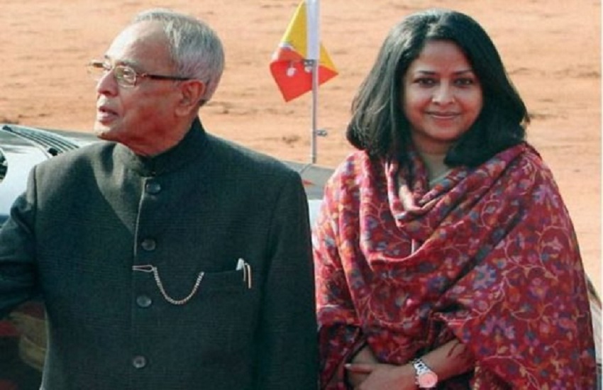 पूर्व राष्ट्रपति प्रणब मुखर्जी और उसकी बेटी शर्मिष्ठा मुखर्जी