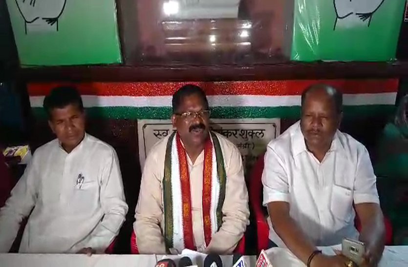 सरकार के खिलाफ आदिवासियों का फूटा गुस्सा, अधिकारों के लिए करेंगे आंदोलन