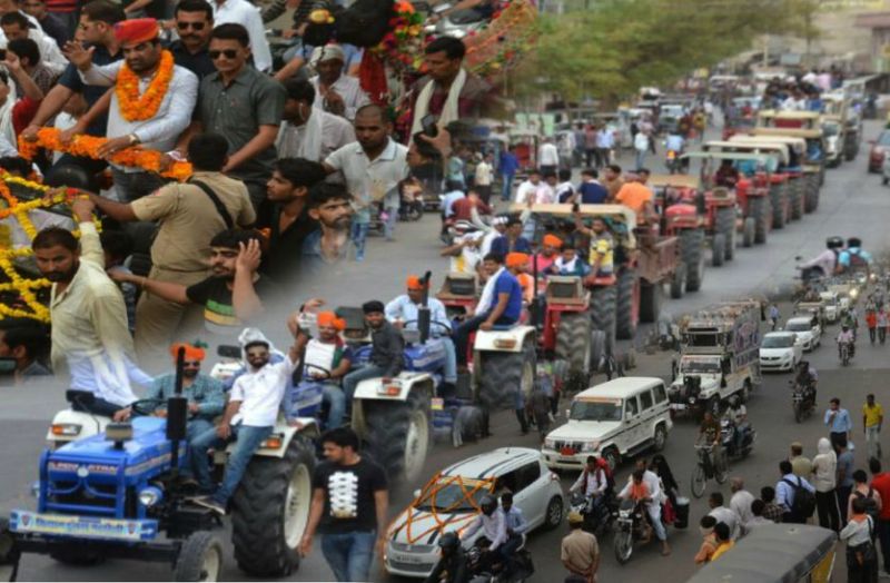 MLA Hanuman Beniwal Road show in Sikar city Before Kisan hunkar Rally