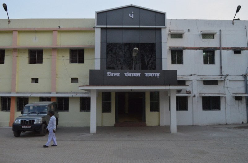 शौचालय निर्माण का काम नहीं हुआ पूरा, सरपंच~सचिव पर राशि आहरित करने का आरोप