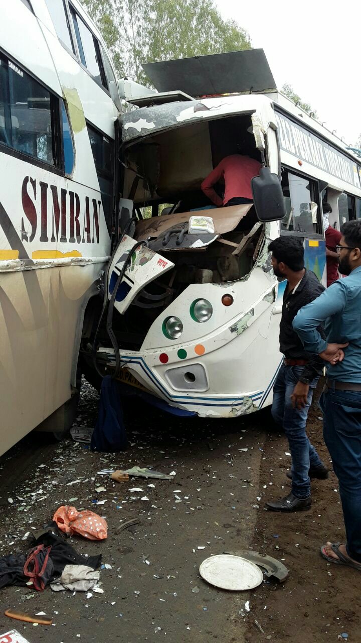 big accident, do bus ke beech jordar takkar, kai yatri ghayal