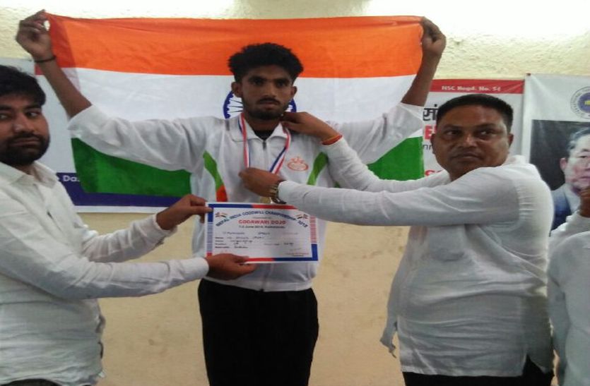 Pradeep Kumar of alwar won gold medal in nepal for India