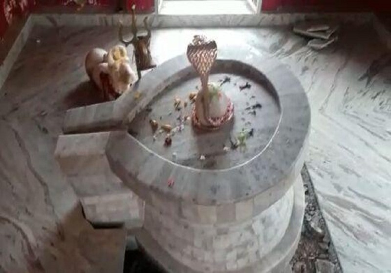 सिद्ध पीठ में शिवलिंग धंसा सुन उमड़ा भक्तों का हुजूम