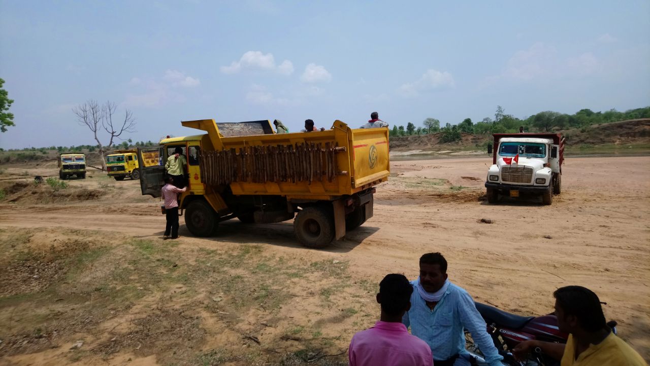 Transport of sand on fake slip