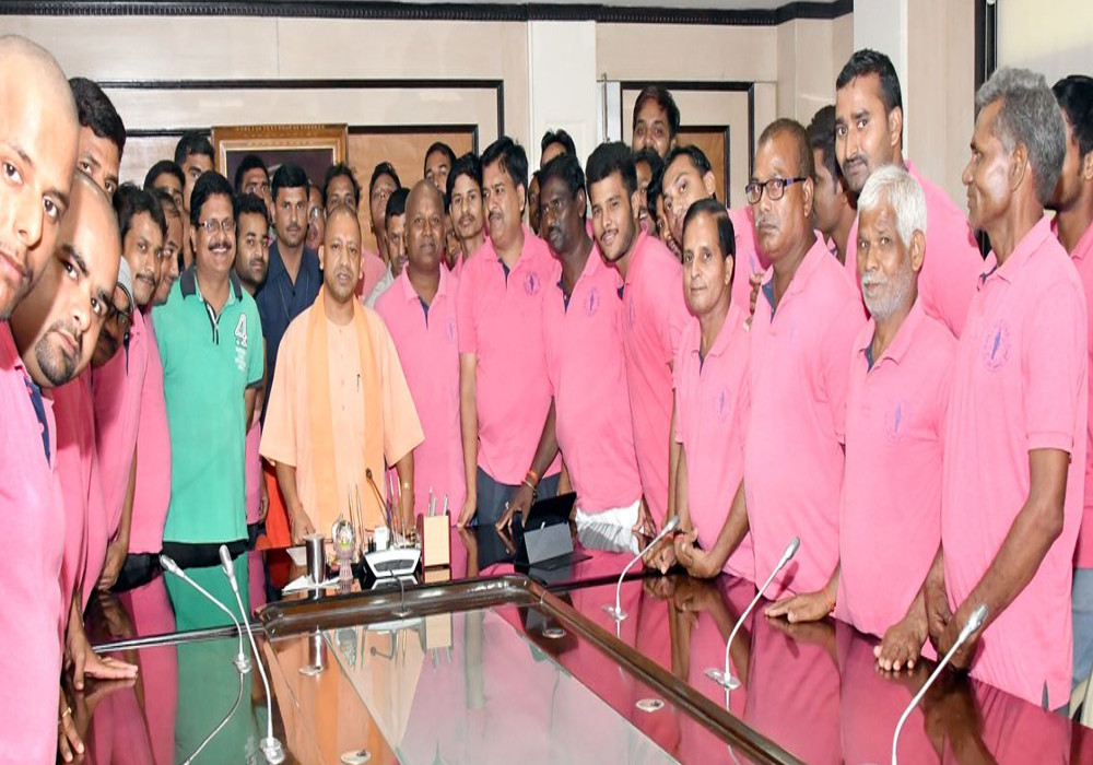 Gomti Mitra Mandal meet CM Yogi Adityanath Sultanpur UP news