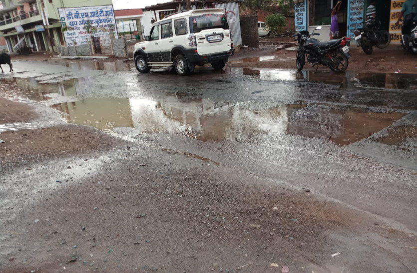 Weather : झमाझम बारिश से मौसम हुआ खुशनुमा, लोगों के चेहरे खिले