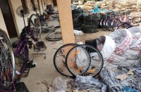 कारीगर साइकिल कर रहे असेंबल, इतने श्रमिक महिलाओं को दी जाएगी साइकिल, पढि़ए खबर...