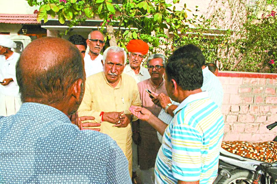 ट्रांसफार्मर बने जी का जंजाल, शिकायत के साथ विरोध