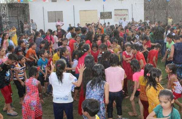 Children enjoyed Rain Dance in Summer Session