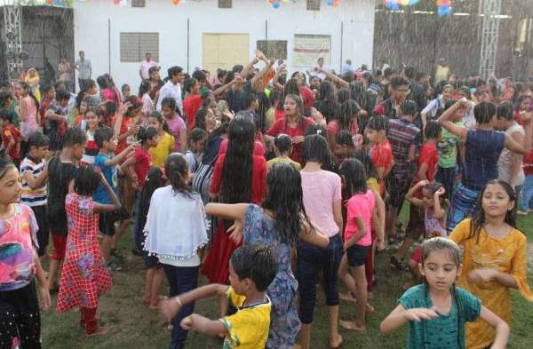 Children enjoyed Rain Dance in Summer Session