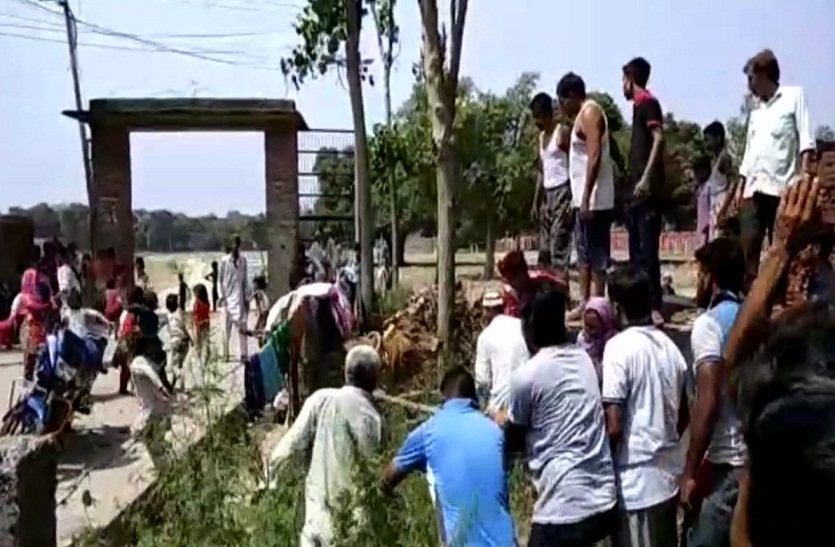 राेजेदार मुसलमानाें ने पेश की नजीर, जान पर खेलकर बचाई कुए में गिरी गाय की जान