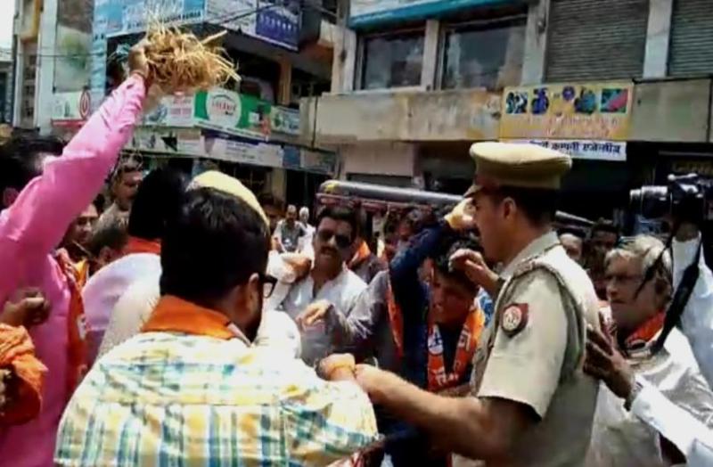 Shiv Sena workers protest