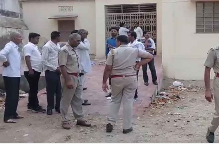 dead body thrown on Naseerabad highway
