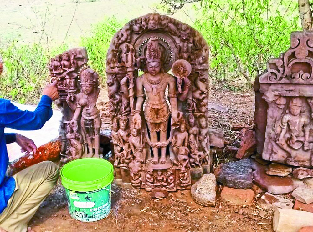 chandel sculpture found in panna madhya pradesh