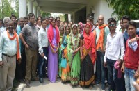 फरियाद लेकर सैंकड़ों की संख्या में कलेक्ट्रेट पहुंचे लोग