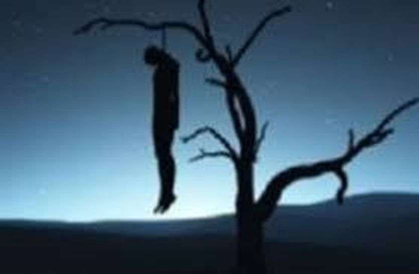A men hang on noose in alwar